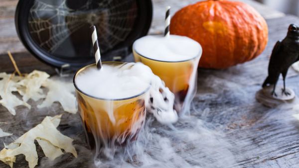 10 Ways to Save on Halloween Decorations