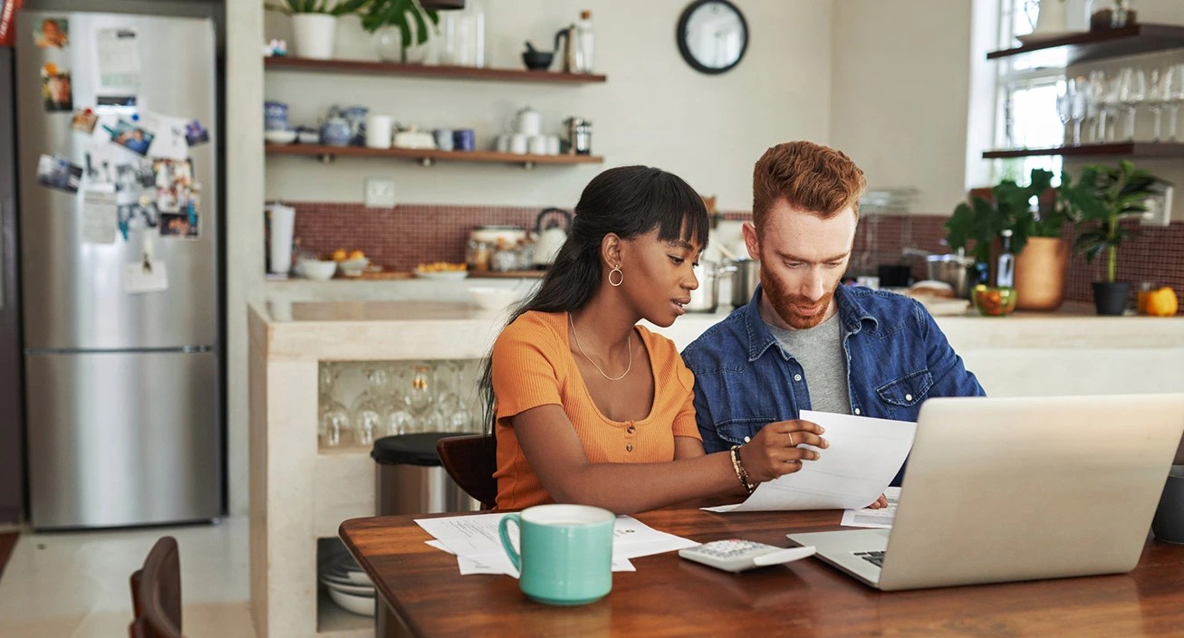 A couple plans their retirement savings together.