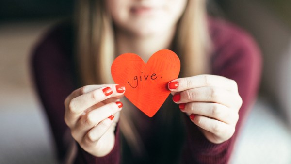 5 best credit cards when you make charitable donations