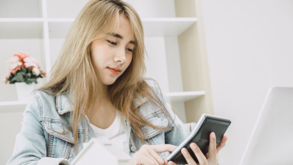 woman-using-calculator