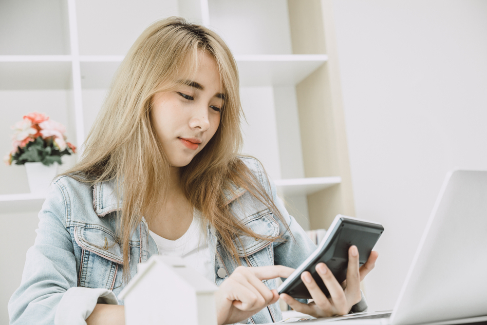 woman-using-calculator