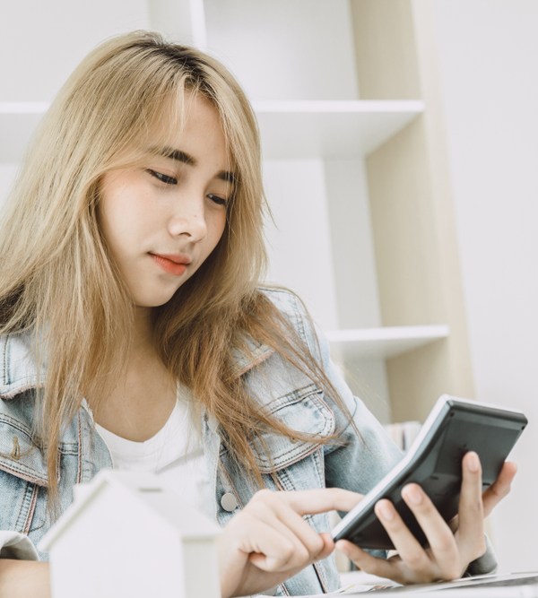 woman-using-calculator