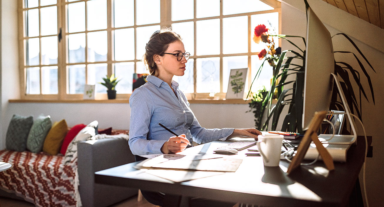 woman-working-on-computer