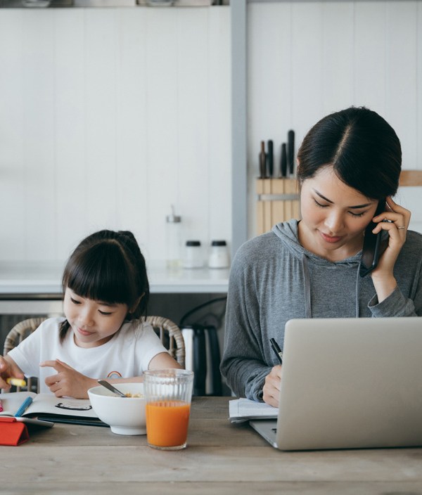 mom-daughter-at-table