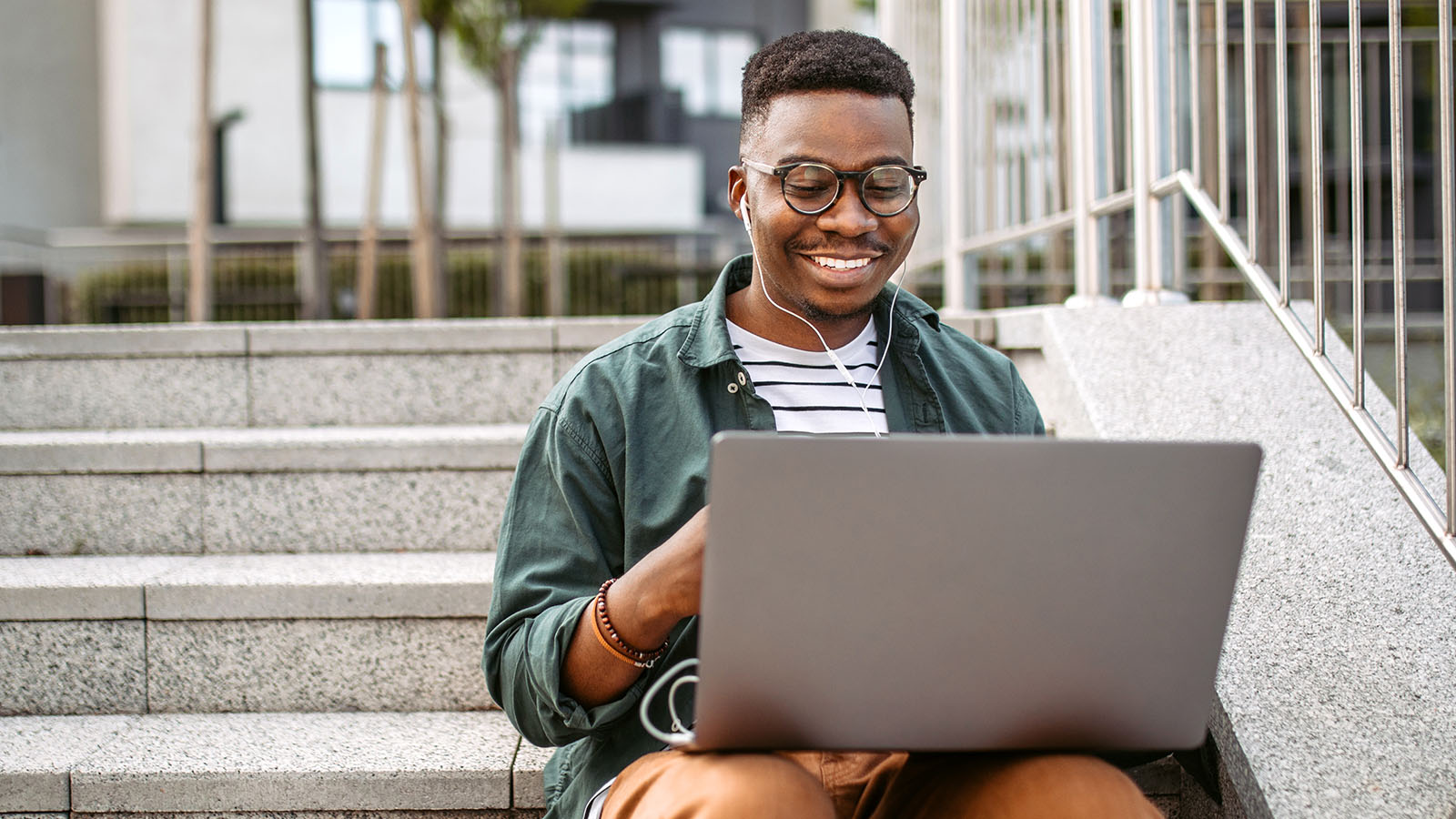 A young college student does research on how to pay for college tuition and other expenses.