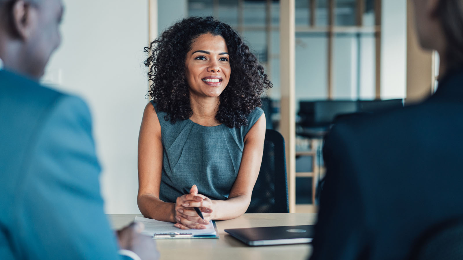 A wealthy woman consults financial advisors about wealth management.